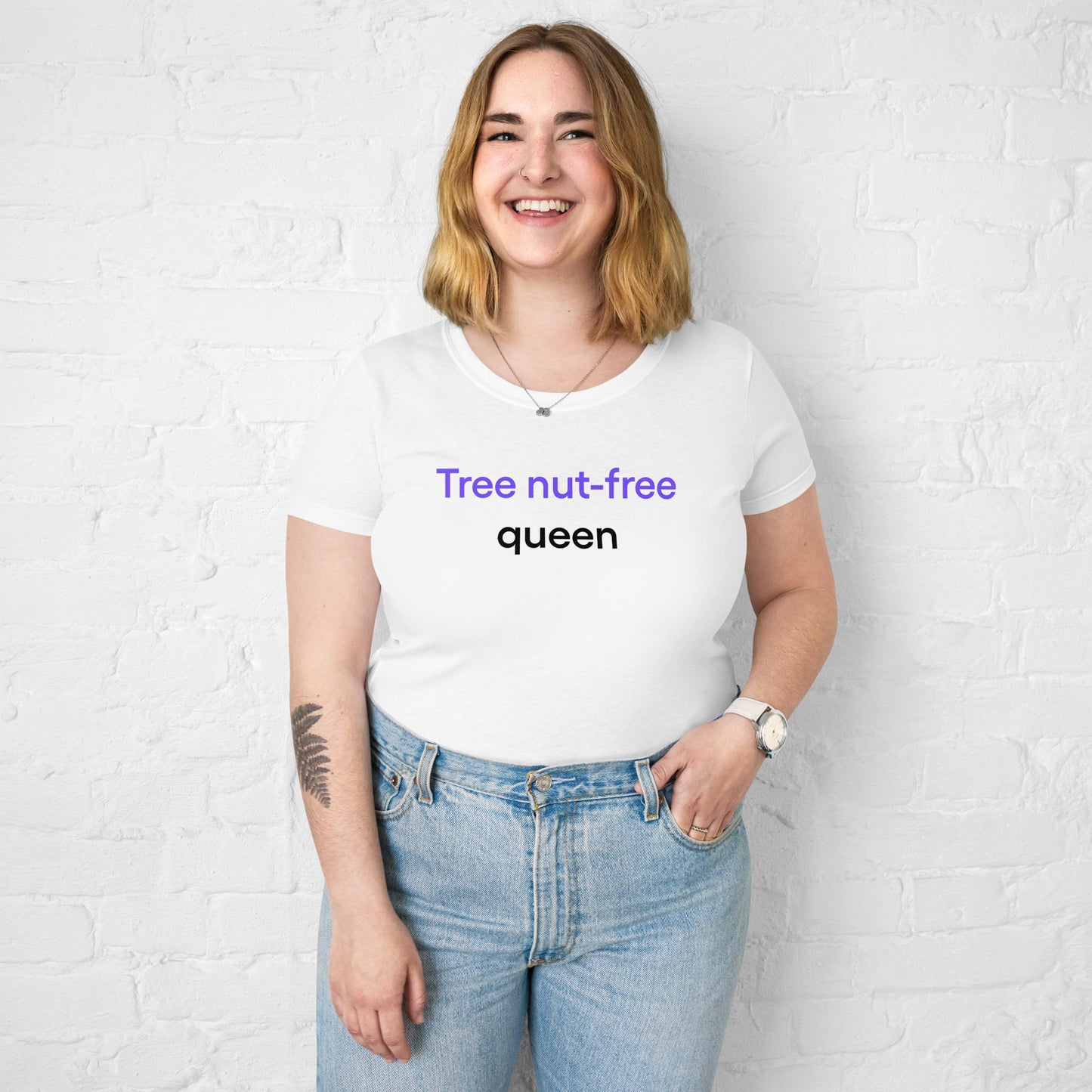 Tree nut-free queen | Women’s fitted t-shirt
